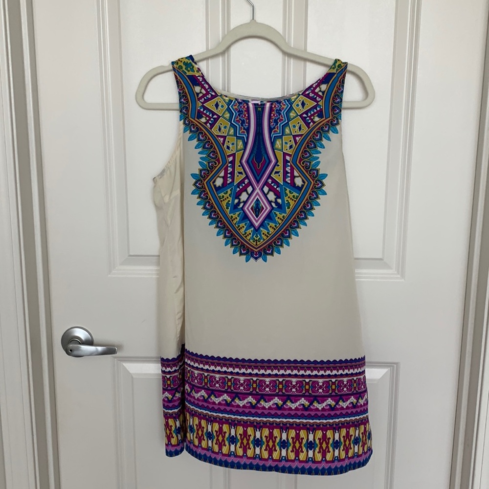 Elegant yet simple women’s dress. Perfect for summer gatherings & showers. Small